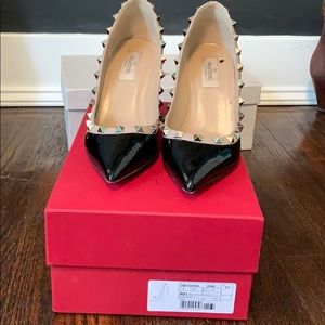 Valentino Garavani black stud pumps!